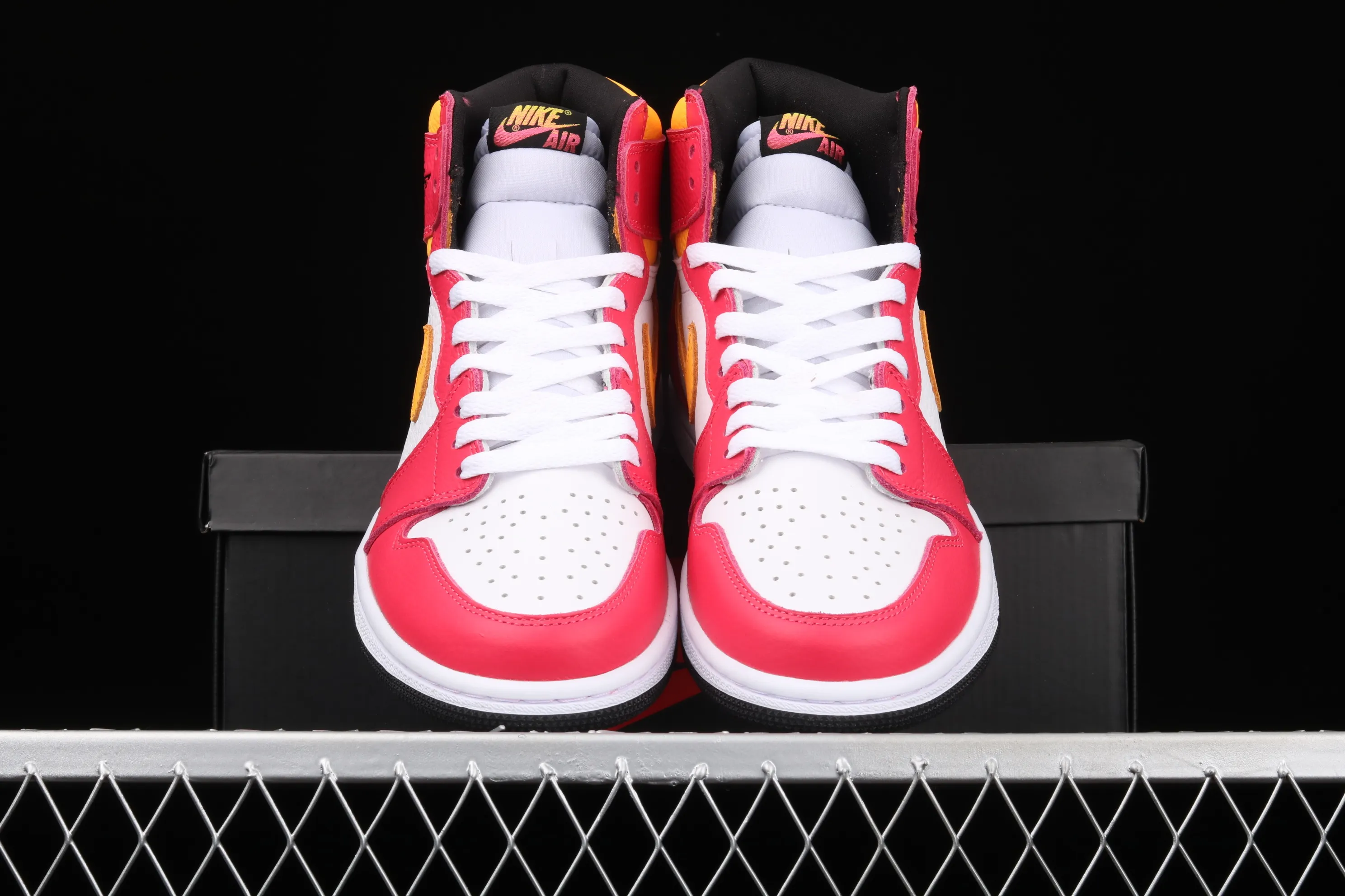 All categories Air Jordan Jordan series basketball shoes Air Jordan 1 High X version Air Jordan 1 "Sail/University Red" AJ1 Joe 1 Olympic white and red high-top basketball shoes 555088-603